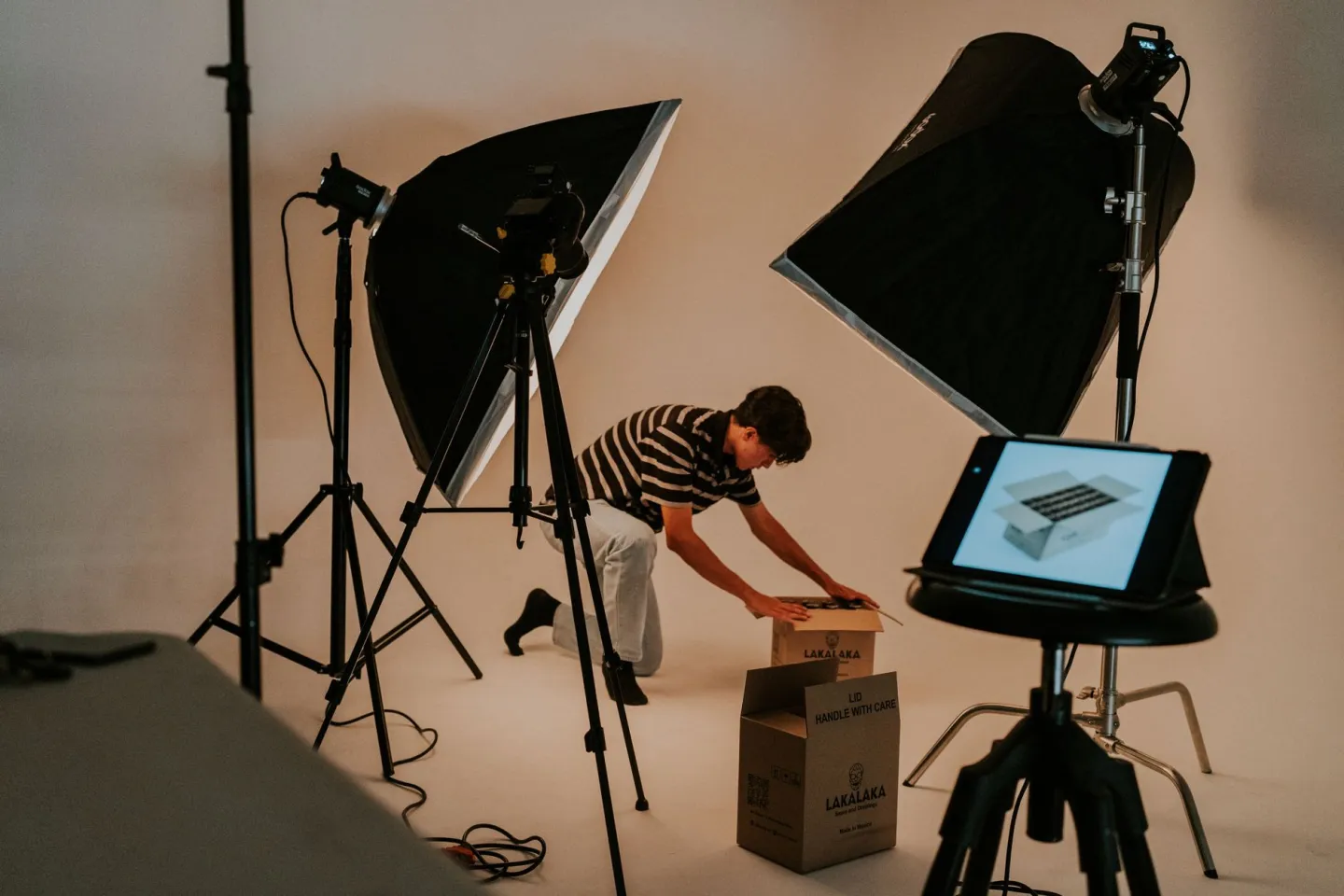 Ürün Fotoğrafları ve Açıklamaları: Alıcıyı İkna Eden İçerikler Nasıl Oluşturulur?