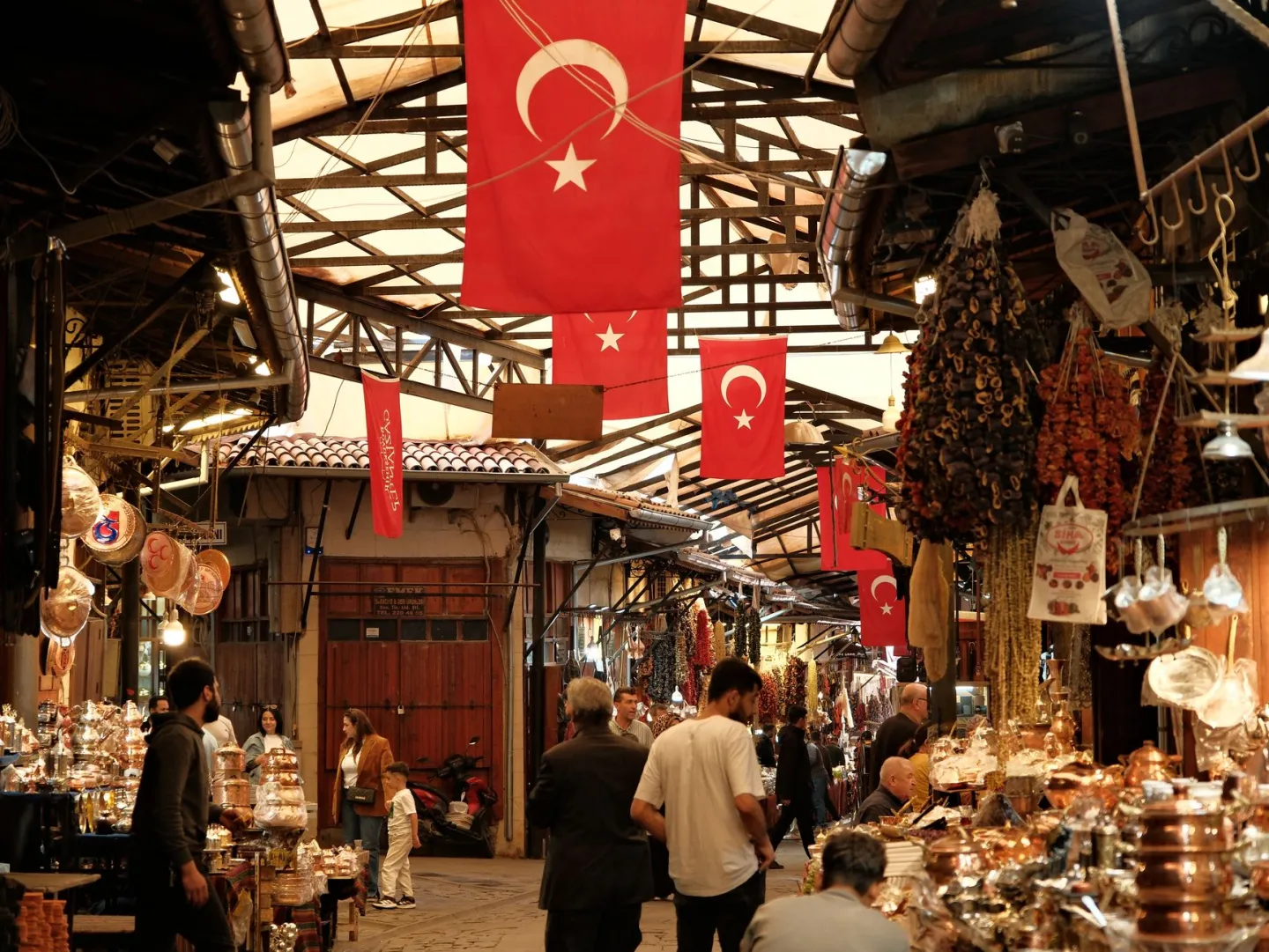 Marka Kimliği Oluşturma: Pazaryerlerinde Güvenilir Bir Satıcı Olmanın Yolları